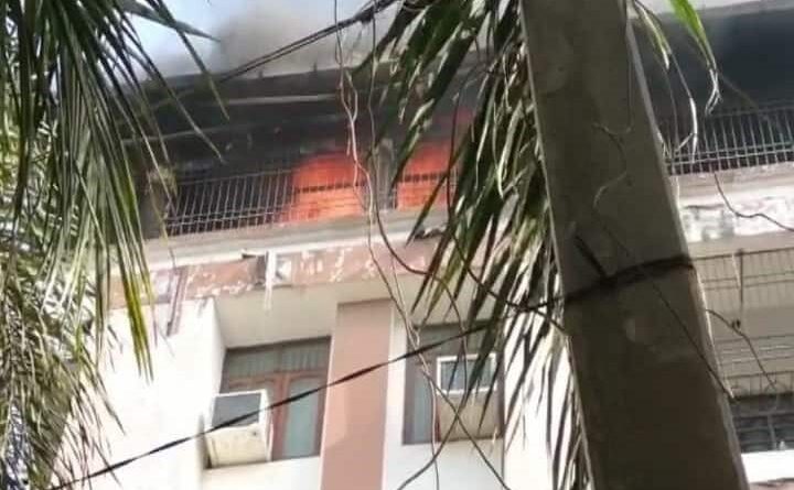 Patna A fierce fire broke out in the apartment, mother and son died of suffocation, burning goods worth lakhs