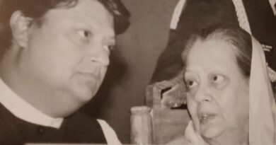 Why did the relations between Rajmata Vijayraje and son Madhavrao Scindia get sour