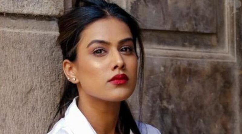 Now Nia Sharma opens the button of jeans, bold photoshoot, crossed all limits